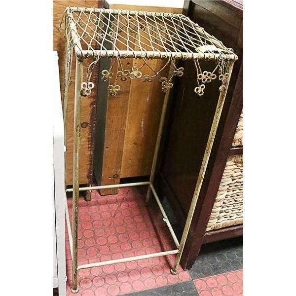 METAL PLANT STAND