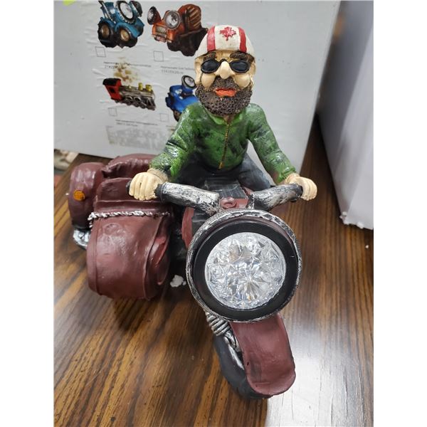 SOLAR POWERED VEHICLES PATIO ORNAMENTS