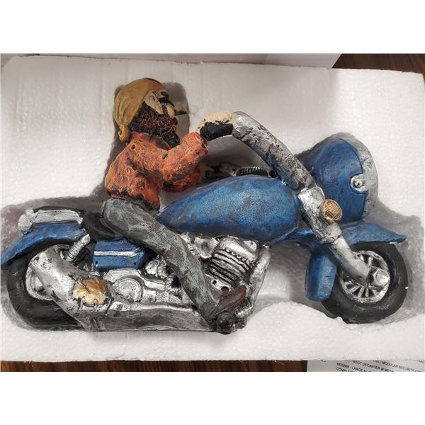 SOLAR POWERED VEHICLES PATIO ORNAMENTS