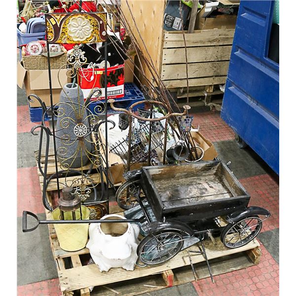 PALLET OF GARDEN DECORATIONS
