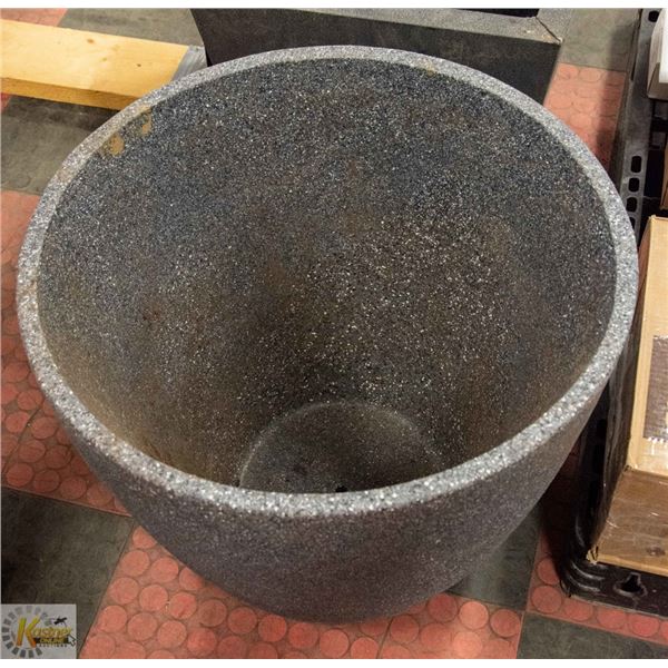LARGE STONE LOOK GARDEN PLANTER