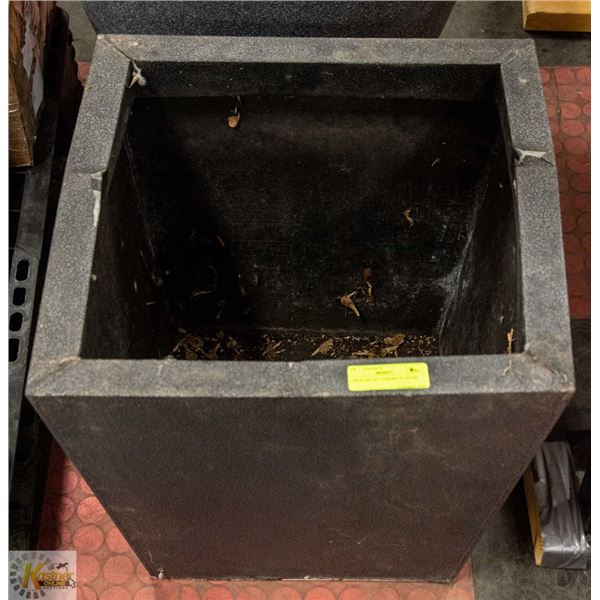 LARGE METAL GARDEN PLANTER