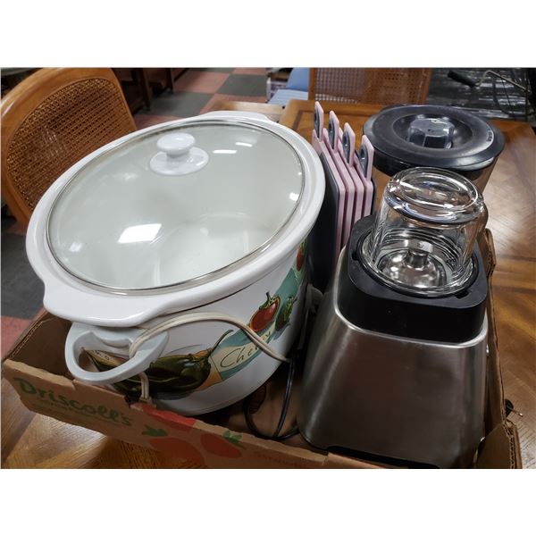 FLAT WITH CROCK POT, BLENDER AND MORE