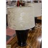 Image 3 : 2 MATCHING BLACK TABLE LAMPS