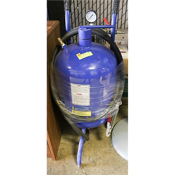 PRINCESS AUTO 10 GALLON SANDBLASTER