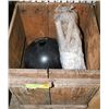 Image 1 : VINTAGE WOOD CRATE AND BLACKBEAUTY BOWLING BALL
