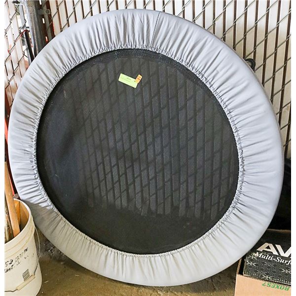 FITNESS TRAMPOLINE