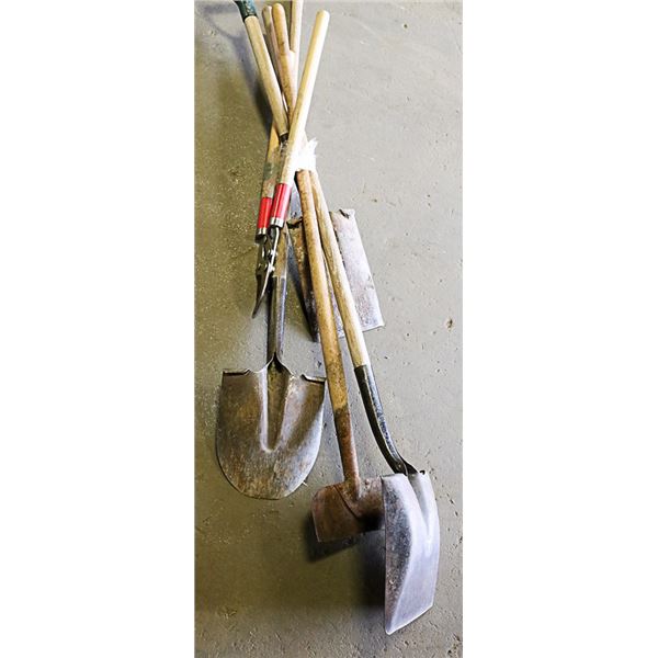 LOT OF GARDENING TOOLS