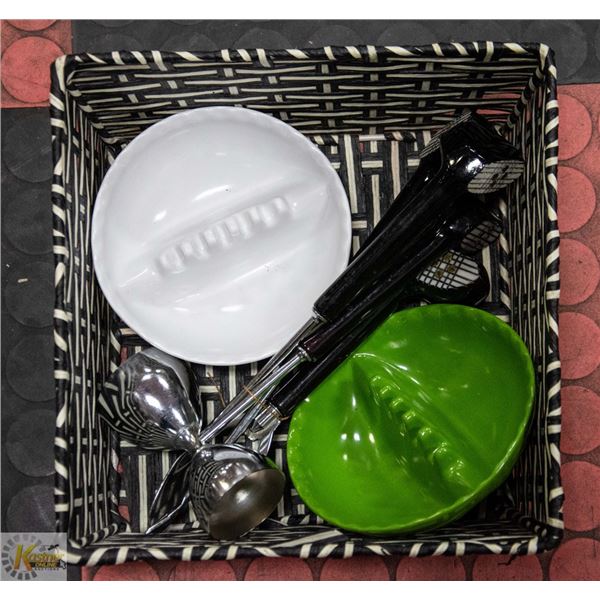 50'S GOLF BAR SET AND 2 MELAMINE ASHTRAYS