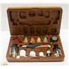 Image 2 : DELUXE  AZTEK AIR BRUSH SET #4709 W/WOOD CASE