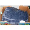 Image 1 : BERKSHIRE PLUSH BLANKET SIZE: KING