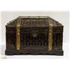 Image 1 : LARGE DECORATIVE BROWN WOOD TREASURE CHEST STORAGE