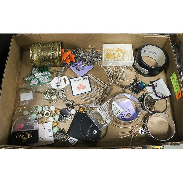 FLAT OF GOLD & SILVERTONE JEWELRY