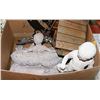 Image 1 : BOX OF GARDEN STATUES AND BIRDHOUSE