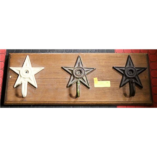 WOOD 3 STAR COAT RACK
