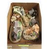 Image 1 : TRAY OF ASSORTED COLLECTER COTTAGES