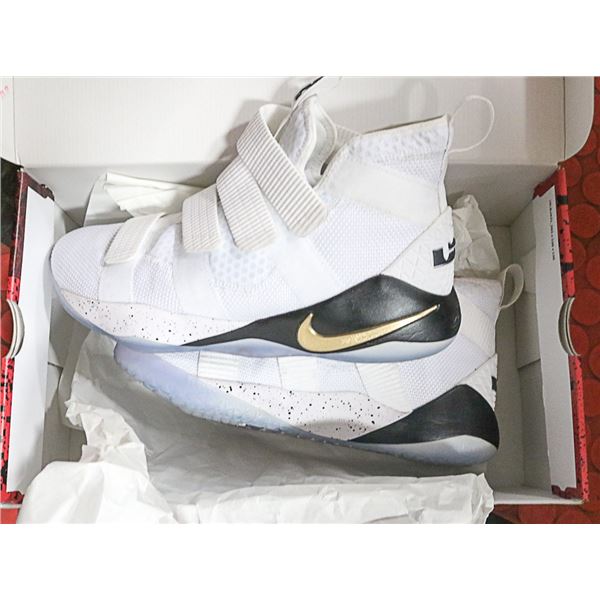 PAIR NIKE LEBRON SOLDIER XI BASKETBALL SHOES, SIZE