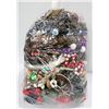 Image 1 : APPROX 10 LB BAG OF ASSORTED VINTAGE JEWELRY