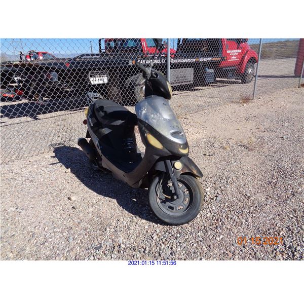 2014 - TAO TAO SCOOTER MOPED 50CC/2012 - MOTORCYCLE FY400T