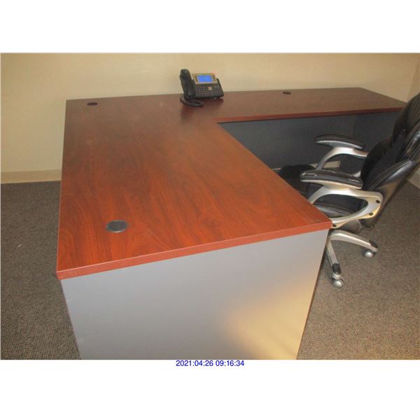5 SINGLE DESKS/1 L SHAPE DESK