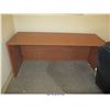 Image 5 : 5 SINGLE DESKS/1 L SHAPE DESK