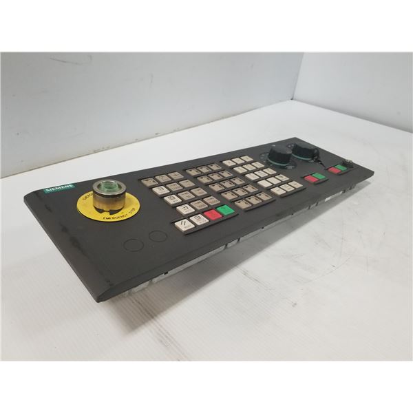 SIEMENS 6FC5203-0AF22-0AA2 OPERATOR PANEL (CRACKED FACE) *SEE PICS FOR DETAILS*