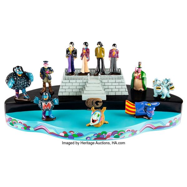 The Beatles Yellow Submarine Master Collection 11 Figurines Plus Display Stage (