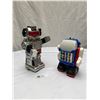 Image 1 : 2 Battery Operated Robots