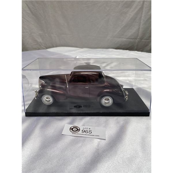 1939 Chevy Coupe 124th Scale Die Cast Car in Museum Case