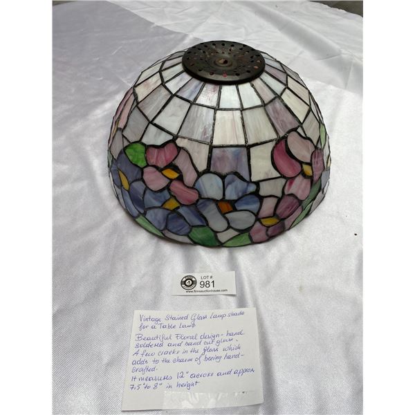 A Beautiful Flower Design Vintage Stain Glass Lamp Shade