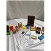Image 1 : A Mixed Lot of Vintage Mini Doll House Furniture in Very Good Condition
