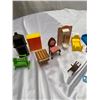 Image 2 : A Mixed Lot of Vintage Mini Doll House Furniture in Very Good Condition