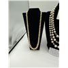 Image 2 : 5 Vintage Faux Pearl Necklaces in Very Good Condition
