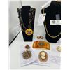 Image 2 : Amazing Lot of Vintage Costume Jewelry