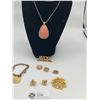 Image 2 : Lot of Vintage Pins and Necklaces