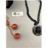 Image 3 : Retro Plastic Necklaces 1 is Nyguard