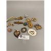 Image 1 : 14 Piece Vintage Brooches