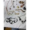 Image 4 : Large Lot of Fashion Jewelry