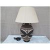 Image 1 : Ceramic Hawaiian-Motif Table Lamps w/ Shade