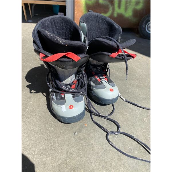 Snow board boots size 13