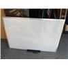 Image 1 : White board