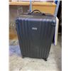 Image 1 : Suit case