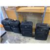 Image 1 : 4 carry on suit cases