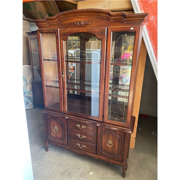 2 pice China cabinet