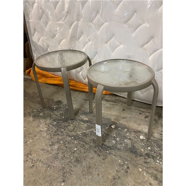 2 patio side tables