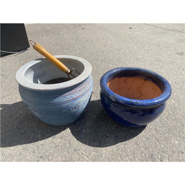 Two planters