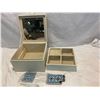 Image 1 : Jewelrybox and beadwork piece