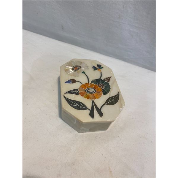 Lidded trinket box