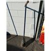 Image 1 : Post hole digger
