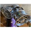 Image 3 : F350 rims 17 inch on center cap missing set of 4
